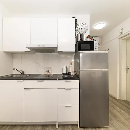 Micic By Belmont Realty * زادار
